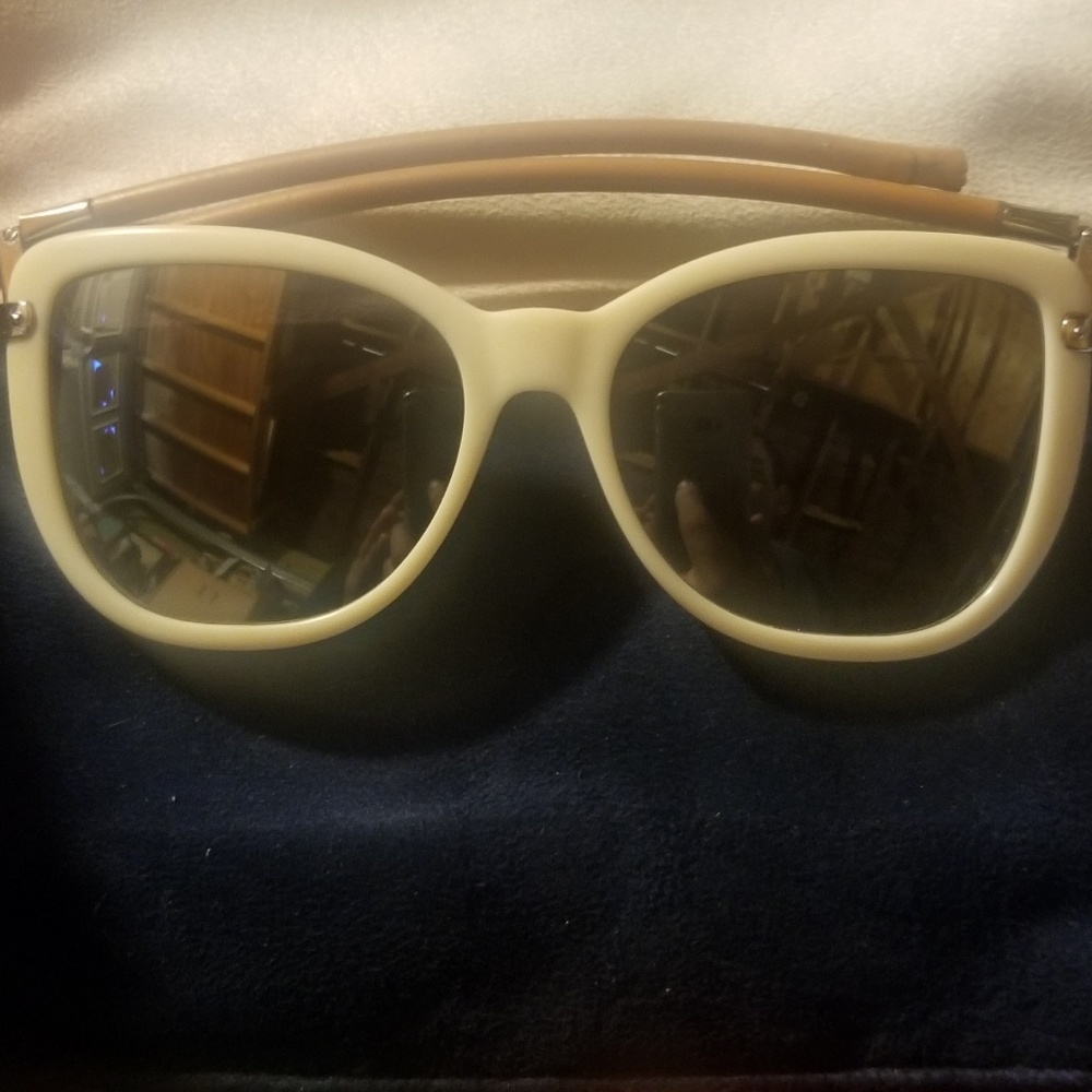 Louis Vuitton Women Sunglasses "Charlotte" Z0473W